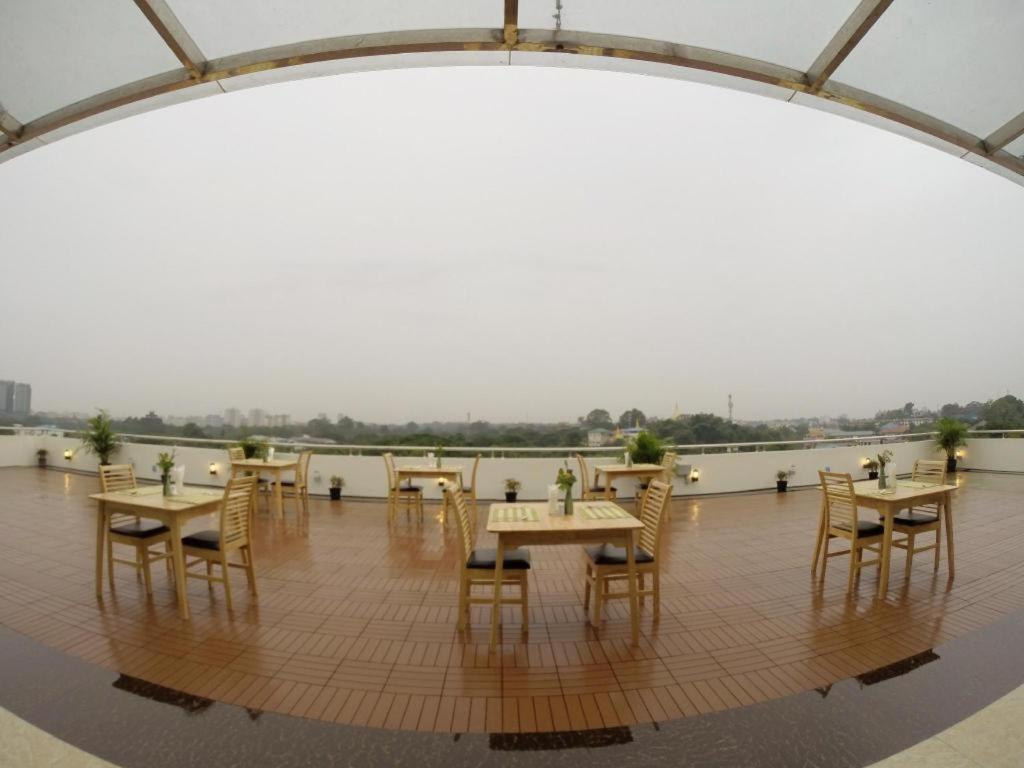 โรงแรมวิตารี ย่างกุ้ง ภายนอก รูปภาพ